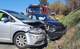 Beide Fahrzeuge mussten abgeschleppt werden. - Feuerwehr Schieder-Schwalenberg