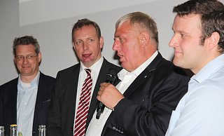 Diskutieren die medizinische Versorgung: (von links) Dr. Hans-Christian K&ouml;rner, Dr. Johannes H&uuml;tte, Karl-Josef Laumann und CDU-Kreisvorsitzender Lars Brakhage. - Martin Hostert