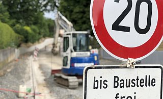 Die Stadtwerke bedauern die Unannehmlichkeiten für die Anwohner Am Alten Knick. Die Pannenserie soll nun ein Ende haben, dabei setzt der Energieversorger auch auf ein spezialisiertes Tiefbauunternehmen. - Till Brand Die Stadtwerke bedauern die Unannehmlichkeiten für die Anwohner Am Alten Knick. Die Pannenserie soll nun ein Ende haben, dabei setzt der Energieversorger auch auf ein spezialisiertes Tiefbauunternehmen. - Till Brand