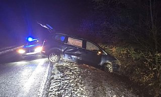 Der Van kommt von der Stra&szlig;e ab und landet im Graben. - Reinhard Bellach