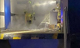 Die Einsatzkräfte wurden unter dem Einsatzstichwort "Feuer 3: Unklares Feuer in Gebäude" in die Pyrmonter Straße gerufen. - Feuerwehr Lügde