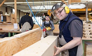 Das war einmal: Die Menschen mit Behinderung vermissen die Arbeit schmerzlich, die ihnen so viel Spaß macht. Das Infektionsrisiko ist allerdings zu groß. Derzeit gibt es in den Werkstätten der Lebenshilfe nur eine Notbetreuung. - Lebenshilfe Das war einmal: Die Menschen mit Behinderung vermissen die Arbeit schmerzlich, die ihnen so viel Spaß macht. Das Infektionsrisiko ist allerdings zu groß. Derzeit gibt es in den Werkstätten der Lebenshilfe nur eine Notbetreuung. - Lebenshilfe