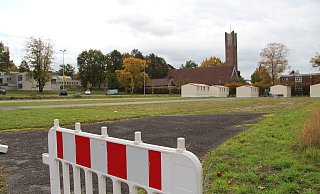 Auf dem ehemaligen Bundeswehrparkplatz an der Pivitsheider Straße soll eine neue Asylunterkunft gebaut werden. - Nadine Uphoff