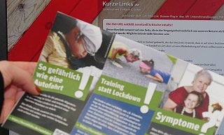Der auf dem Coronavirus-verharmlosenden Flyer verwendete Link-Verkürzungsdienst „kurzelinks.de" hat reagiert und blendet Nutzern vor Aufruf der entsprechenden Seiten Warnhinweise ein. „Die Ziel-URL enthält eventuell kritische Inhalte!", heißt es dort. „Dieser Kurzlink verweist auf eine Seite, die in der Vergangenheit mehrfach von unseren Nutzern als fragwürdig gemeldet wurde." - Jost Wolf Der auf dem Coronavirus-verharmlosenden Flyer verwendete Link-Verkürzungsdienst „kurzelinks.de" hat reagiert und blendet Nutzern vor Aufruf der entsprechenden Seiten Warnhinweise ein. „Die Ziel-URL enthält eventuell kritische Inhalte!", heißt es dort. „Dieser Kurzlink verweist auf eine Seite, die in der Vergangenheit mehrfach von unseren Nutzern als fragwürdig gemeldet wurde." - Jost Wolf