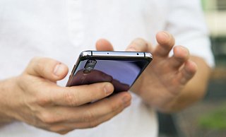 Das Landeskriminalamt Niedersachsen warnt vor Phishing-SMS. Sie sollten keinesfalls auf Links in solchen Nachrichten klicken. - Robert Günther/dpa-tmn Das Landeskriminalamt Niedersachsen warnt vor Phishing-SMS. Sie sollten keinesfalls auf Links in solchen Nachrichten klicken. - Robert Günther/dpa-tmn