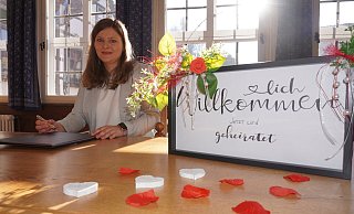 Laura Haase, Mitarbeiterin der Stadtverwaltung in Schieder-Schwalenberg, vermählt künftig an den Wochenenden Paare. Die 27-Jährige hat sich zur Standesbeamtin fortbilden lassen.  - Michaela Weiße