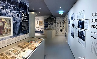 Ein Panoramablick in den letzten Raum der stadtgeschichtlichen Dauerausstellung. Hier geht es um die Kurstadt im 20. Jahrhundert. - Alexandra Schaller Ein Panoramablick in den letzten Raum der stadtgeschichtlichen Dauerausstellung. Hier geht es um die Kurstadt im 20. Jahrhundert. - Alexandra Schaller