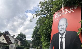 Olaf Scholz wirbt um Berlebecker Stimmen. Die dortigen Genossen sind fix, die dunklen Wolken Zufall. - Martin Hostert