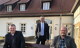 Neues Führungsteam im Schieder-Schwalenberger Rathaus: Kämmerer Swen Horstmann (von links), Bürgermeister Jörg Bierwirth und sein Allgemeiner Vertreter und neuer Leiter des Fachbereichs Stadtentwicklung, Jochen Heering. - Silke Buhrmester