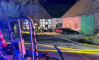 Feuerwehr und Rettungskräfte sind nach Vahlhausen ausgerückt. - C.Rieks Feuerwehr und Rettungskräfte sind nach Vahlhausen ausgerückt. - C.Rieks