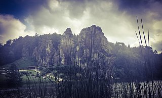 Die Externsteine gelten unter Spirituellen als mystischer Kraftort. In der Nacht zum 1. Mai wollen hier jedes Jahr viele zusammen feiern. - Archivfoto: Maren Brettmeier Die Externsteine gelten unter Spirituellen als mystischer Kraftort. In der Nacht zum 1. Mai wollen hier jedes Jahr viele zusammen feiern. - Archivfoto: Maren Brettmeier