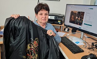 Diese Lederjacke aus dem Nachlass ihrer Mutter wollte Jutta Jelinski &uuml;ber die Plattform Vinted verkaufen. Doch dann klinkten sich Betr&uuml;ger ein, am Ende verlor sie Tausende Euro. - Marianne Schwarzer