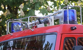 Brennende Mülltonnen in Harkemissen haben am Sonntagabend Feuerwehr und Polizei auf den Plan gerufen. - Pixabay/Symbolbild