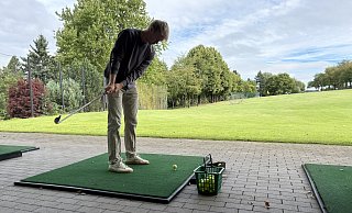 Jordi Leskowitz (Schüler) hat den Bogen raus: Er trifft beinahe jeden Ball, der über hundert Meter weit fliegt. - Jan Schillmann