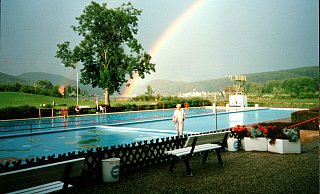 So sah das Freibad in Schieder in den 90er-Jahren aus. - Fotorechte: Rolf Stanislawski So sah das Freibad in Schieder in den 90er-Jahren aus. - Fotorechte: Rolf Stanislawski