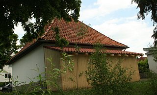 Schwarzbau oder genehmigungsfrei? Der von der Stadt Barntrup vorgenommene Anbau an das historische Spritzenhaus in Alverdissen wirft Fragen auf. - Sylvia Frevert