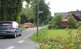 Auf dem langen Teilstück der Ohrser Straße bis zur Ehlenbrucher Straße soll laut der Straßenverkehrsbehörde des Kreises Lippe auch künftig keine Ausschilderung mit Tempo 30 erfolgen.  - Cordula Gröne(LZ)