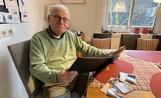 Klaus Friedrich, der am 12. Januar 90 Jahre alt wird, lebt seit vielen Jahren in Schwalenberg. Die Erlebnisse während der russischen Belagerung seines Heimatdorfes und der späteren Vertreibung sind furchtbar. Dass er im Westen gelandet ist, empfindet er aber als großes Glück. - Silke Buhrmester Klaus Friedrich, der am 12. Januar 90 Jahre alt wird, lebt seit vielen Jahren in Schwalenberg. Die Erlebnisse während der russischen Belagerung seines Heimatdorfes und der späteren Vertreibung sind furchtbar. Dass er im Westen gelandet ist, empfindet er aber als großes Glück. - Silke Buhrmester