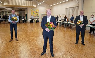 Bürgermeister Marcus Püster (Mitte) sowie seine Stellvertreter Reinhard Richter (rechts) und Maximilian Scholz sind in der konstituierenden Ratssitzung vereidigt und ins Amt eingeführt worden. - Michaela Weiße(LZ) Bürgermeister Marcus Püster (Mitte) sowie seine Stellvertreter Reinhard Richter (rechts) und Maximilian Scholz sind in der konstituierenden Ratssitzung vereidigt und ins Amt eingeführt worden. - Michaela Weiße(LZ)