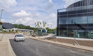 Ein paar Kleinigkeiten fehlen noch, dann ist die untere Flachsmarktstraße auch für Fußgänger wieder ganz frei. - Marianne Schwarzer Ein paar Kleinigkeiten fehlen noch, dann ist die untere Flachsmarktstraße auch für Fußgänger wieder ganz frei. - Marianne Schwarzer