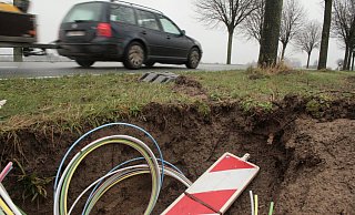 Bauarbeiten für Telefon und Internet am Straßenrand. - Sylvia Frevert Bauarbeiten für Telefon und Internet am Straßenrand. - Sylvia Frevert