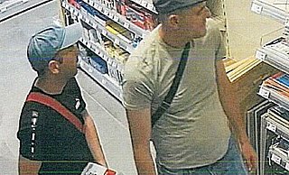 Die beiden Tatverdächtigen, die es auf Druckerpatronen abgesehen hatten. - Polizei Lippe Die beiden Tatverdächtigen, die es auf Druckerpatronen abgesehen hatten. - Polizei Lippe