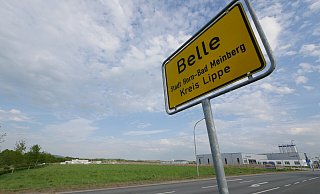 Die Baustelle des Amazon-Logistikzentrums im Industriepark Lippe bei Belle (links hinten). - Jost Wolf Die Baustelle des Amazon-Logistikzentrums im Industriepark Lippe bei Belle (links hinten). - Jost Wolf