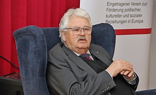 Wohl kaum jemand kennt die EU so gut wie der CDU-Politiker Elmar Brok. - Knut Dinter Wohl kaum jemand kennt die EU so gut wie der CDU-Politiker Elmar Brok. - Knut Dinter