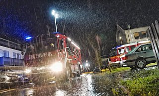 Am späten Abend sprach die Wehr im Ort von 40 offenen Einsatzstellen. - FreitagTV