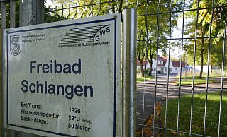 Noch ist das Freibad Schlangen geschlossen. Ab Muttertag geht der Schwimmbetrieb los. - Archivfoto: Jost Wolf