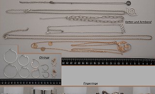 Die Polizei sucht Hinweise darauf wo dieser sichergestellte Schmuck herstammt. - Polizei Lippe/Sonja Thelaner