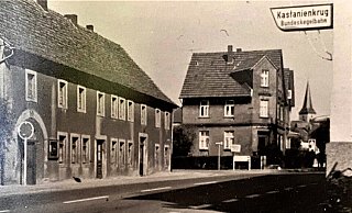 Im Herzen des Oerlinghauser Arbeiterviertels: die „Kaserne“ am Kastanienkrug. Der Betreiber des Kastanienkkrugs um 1900 hieß Lücking. Repro: Horst Biere/Quelle: Stadtarchiv - Repros Horst Biere / Quelle: Stadtarchiv