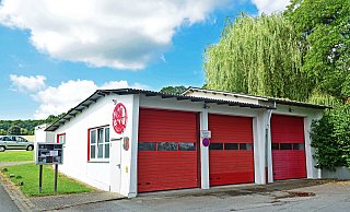 So sieht das Feuerwehrgerätehaus in Wendlinghausen derzeit aus. Viel Platz gibt es nicht. - Nicole Ellerbrake So sieht das Feuerwehrgerätehaus in Wendlinghausen derzeit aus. Viel Platz gibt es nicht. - Nicole Ellerbrake