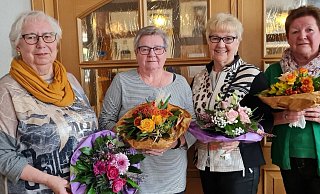 Der scheidende Vorstand mit Hannelore Kreylos (von links), Gisela Möller, Marlies Rubel und Angelika Deppe. - DRK Schwalenberg Der scheidende Vorstand mit Hannelore Kreylos (von links), Gisela Möller, Marlies Rubel und Angelika Deppe. - DRK Schwalenberg