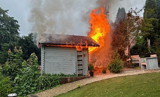Diese Sauna stand in Bösingfeld in Flammen. - Löschzug Bösingfeld