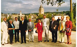 Bei einem Partnerschaftsbesuch in Villedieu mit dem damaligen Bürgermeister Eberhard Block (vierter von links) entstand dieses Bild. - Bildrechte: Partnerschaftsverein Horn-Bad Meinberg