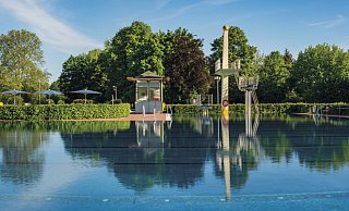 Vor 25 Jahren, im Mai 1998, wurde das Freibad des Eau-Le mit einer großen Feier eröffnet. - Stadtwerke Lemgo