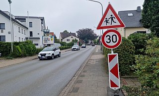 Rund um die Fußgängerampel an der Lemgoer Straße gilt derzeit Tempo 30. - Nadine Uphoff Rund um die Fußgängerampel an der Lemgoer Straße gilt derzeit Tempo 30. - Nadine Uphoff