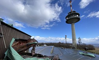 Massiver Schaden: Der Parkplatz am Köterberghaus ist jetzt erst einmal bis auf weiteres gesperrt. - Julian Jessat Massiver Schaden: Der Parkplatz am Köterberghaus ist jetzt erst einmal bis auf weiteres gesperrt. - Julian Jessat