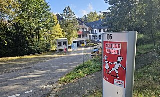 Fast ein Jahr gibt es die Notunterkunft in Hörste. 48 Kinder leben dort derzeit. Für sie und ihre Familien gibt es Angebote von Ehrenamtlichen und anderen Institutionen. - Astrid Sewing