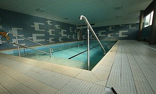 Das Lehrschwimmbecken an der Grundschule Nord muss komplett saniert werden. Foto: Birgit Guhlke - Birgit Guhlke