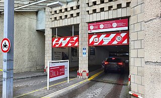 Ein- und Ausfahrt des Parkhaus "Zentrum" in Bad Salzuflen. Bislang kostete eine Stunde Parken hier 1 Euro. Zukünftig sollen es 1,50 Euro sein. - Freya Köhring Ein- und Ausfahrt des Parkhaus "Zentrum" in Bad Salzuflen. Bislang kostete eine Stunde Parken hier 1 Euro. Zukünftig sollen es 1,50 Euro sein. - Freya Köhring