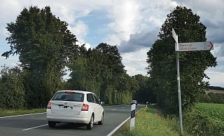 An der Hummerbrucher Straße zwischen Alverdissen und Extertal soll ein Geh- und Radweg gebaut werden. - Sylvia Frevert