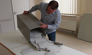 Die Stimmen für die EU-Wahl werden ausgezählt. Lippe vermeldete 63,3 Prozent Wahlbeteiligung. - Archivbild: Dirk Steinmeier