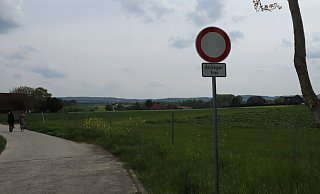 Das neue Baugebiet Brunsheide Süd-Ost soll über den Wagentronsweg von der Herforder Straße aus erschlossen werden. Anwohner der angrenzenden Straßen (hinten) kritisieren die Pläne. - Birgit Guhlke