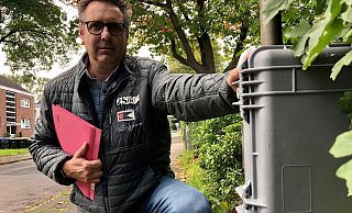 Thomas Bürth steht an der Polizeiwache an einem Kasten, in dem sich ein „BLIDS"-System verbirgt. - Sven Kienscherf Thomas Bürth steht an der Polizeiwache an einem Kasten, in dem sich ein „BLIDS"-System verbirgt. - Sven Kienscherf