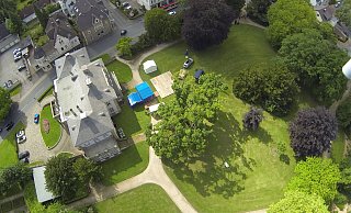 Blick von oben auf die Bäume im Schlosspark Schötmar. CDU und Grüne wollen für Bad Salzuflen eine Baumerhaltungsrichtline auf den Weg bringen.  - Bürgerverein Schötmar