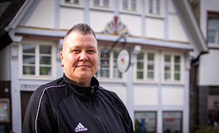 Caro hat es nach über 20 Jahren Obdachlosigkeit, Drogensucht und Schicksalsschlägen zurück in ein geregeltes Leben geschafft. Heute lebt sie in Detmold. - Raphael Bartling Caro hat es nach über 20 Jahren Obdachlosigkeit, Drogensucht und Schicksalsschlägen zurück in ein geregeltes Leben geschafft. Heute lebt sie in Detmold. - Raphael Bartling