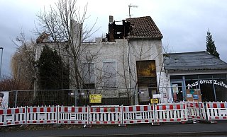 Das Geb&auml;ude an der R&ouml;ntgenstra&szlig;e soll nach einer Verf&uuml;gung der Stadt innerhalb von drei Monaten abgerissen werden. - Sven Koch