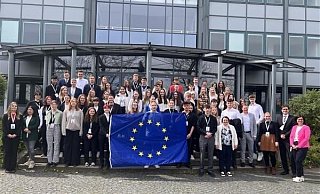 Europa-Tag am Dietrich-Bonhoeffer-Berufskolleg. Schüler des DBB und des Stadtgymnasiums machen bei einem Planspiel mit. Sie repräsentatierten dabei die EU-Mitgliedsstaaten, die sich für ein klimaneutrales Europa einsetzen. - DBB